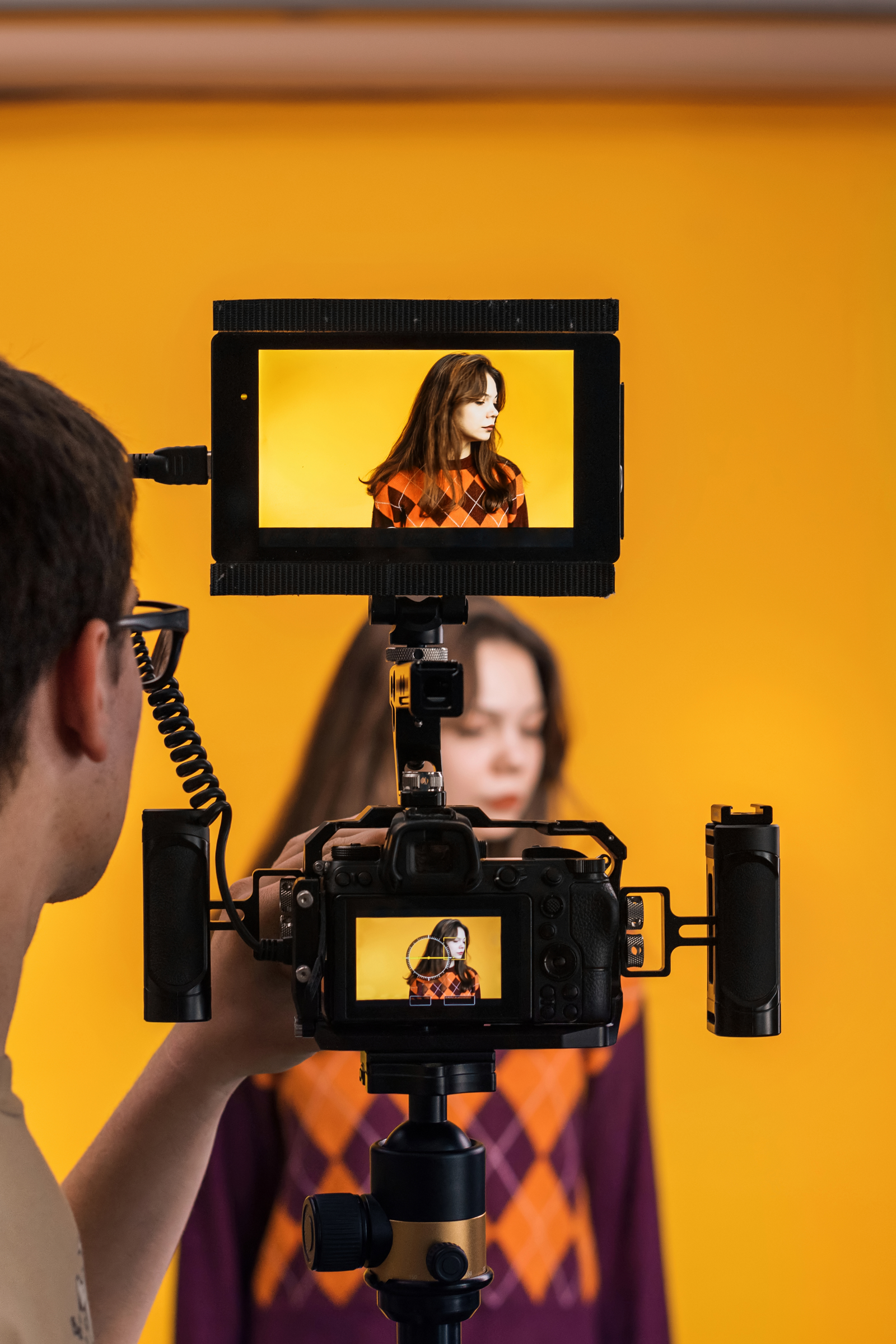 professional-photographer-shooting-a-young-woman-2025-02-17-22-29-03-utc
